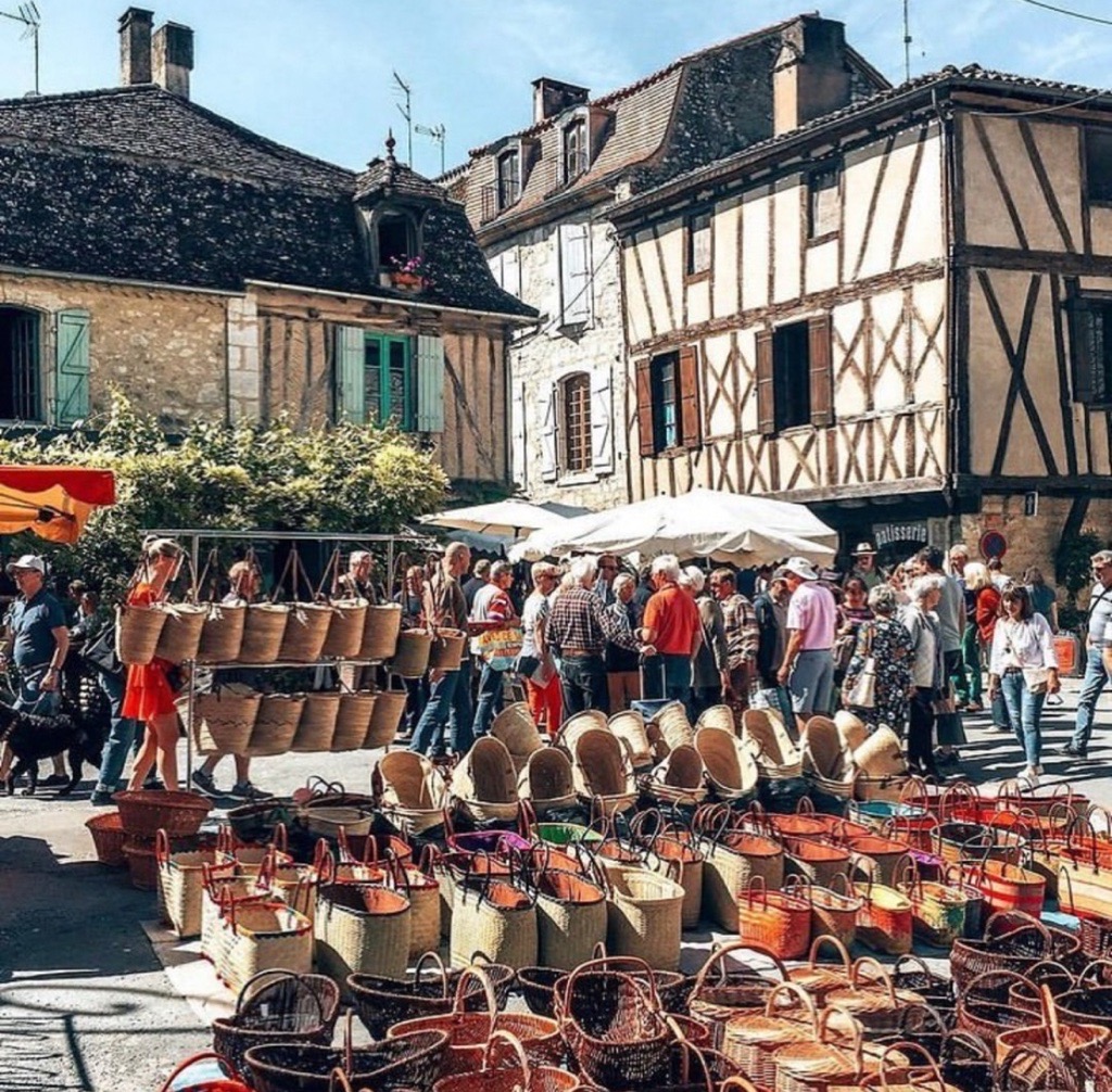 Marché gourmand Dordogne Issigeac – producteurs locaux et artisanat dans un cadre traditionnel
