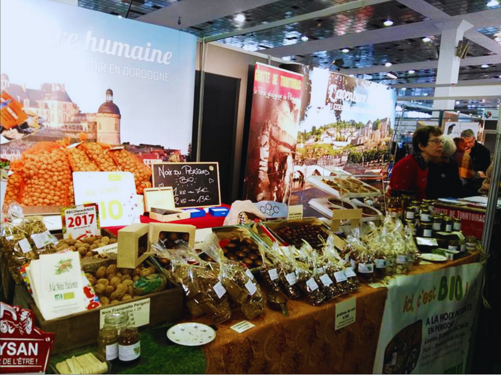 Produits du terroir Dordogne huile de noix et gâteaux.